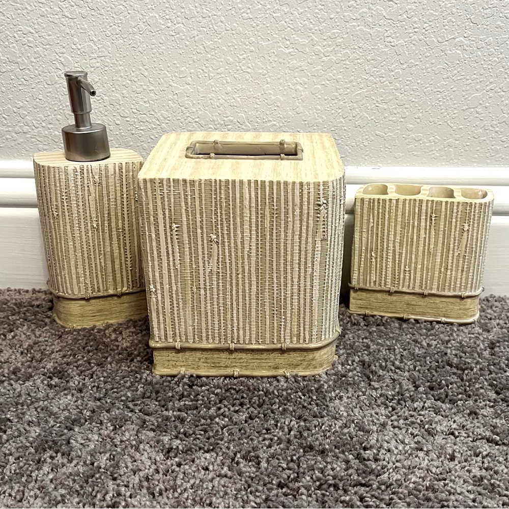 Croscill Bathroom Lotion Soap, Tissue and Toothbrush Holder Set - Ceramic Straw